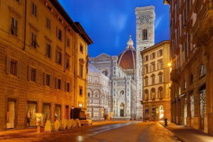 Florence Night Bike Tour with Wine and Aperitivo Picnic included - Duomo and the classic Florence stop list (without the crowd stress)