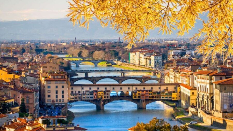 Florence: Old Town Family Tour with Optional Da Vinci Museum - Vecchio Bridge Finish: The Arno View Moment