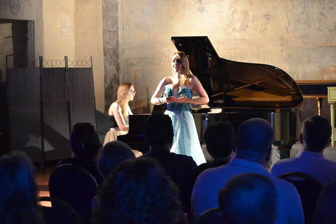 Florence Opera Concerts - Florence’s 9:15 pm Opera Break in a Real Church