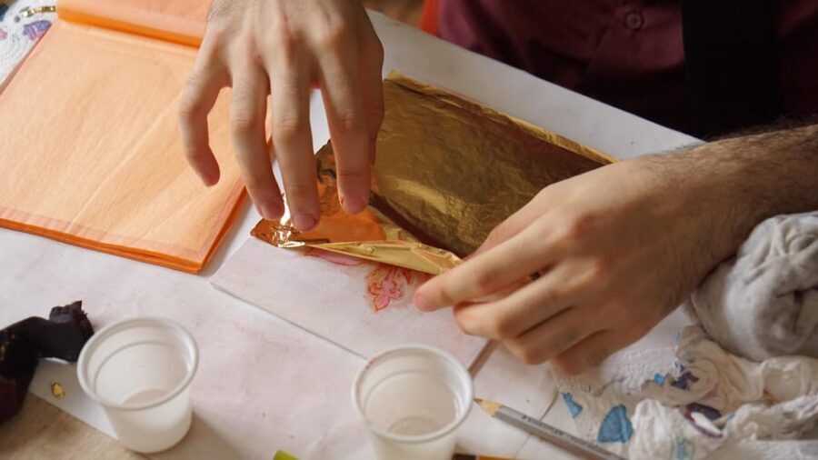 Florence: Painting experience, create your Florentine Lily! - Inside Andrea’s studio on Via Enrico Petrella