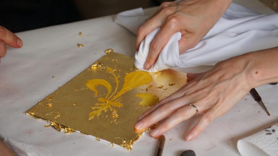 Florence: Painting experience, create your Florentine Lily! - The gold-foil moment: gilding the lily edges