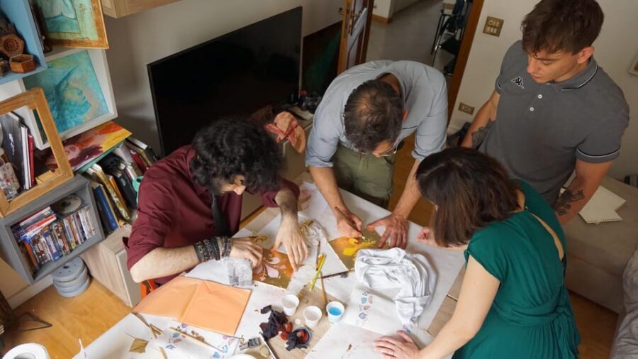 Florence: Painting experience, create your Florentine Lily! - Tempera painting: choose your lily color