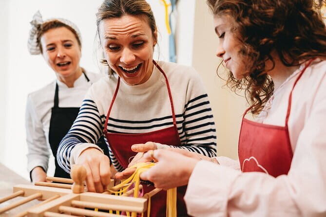 Florence: Pasta Cooking Class with Unlimited Wine - Chef Guidance in English: How the Lesson Stays Practical