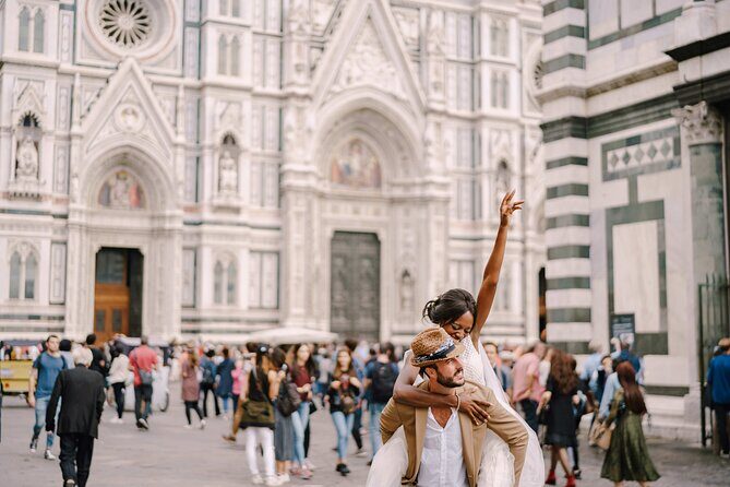 Florence Photoshoot - The “real Florence” value: portraits with famous backdrops