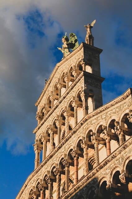 Florence: Pisa - Lucca Private Full Day Tour - Lucca on Foot: City Walls, Panoramas, and the Guilty Pleasure of Wandering