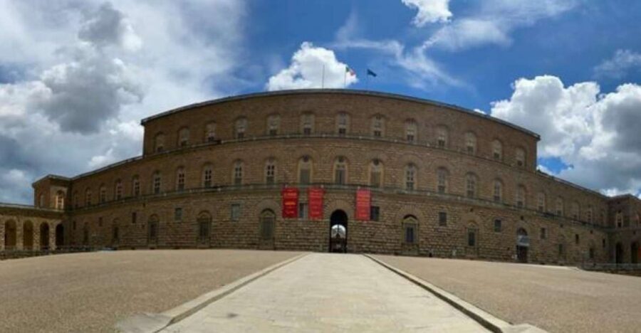 Florence: Pitti Palace and Boboli Gardens Private Tour - Entering Pitti Palace feels like switching on the Florence spotlight