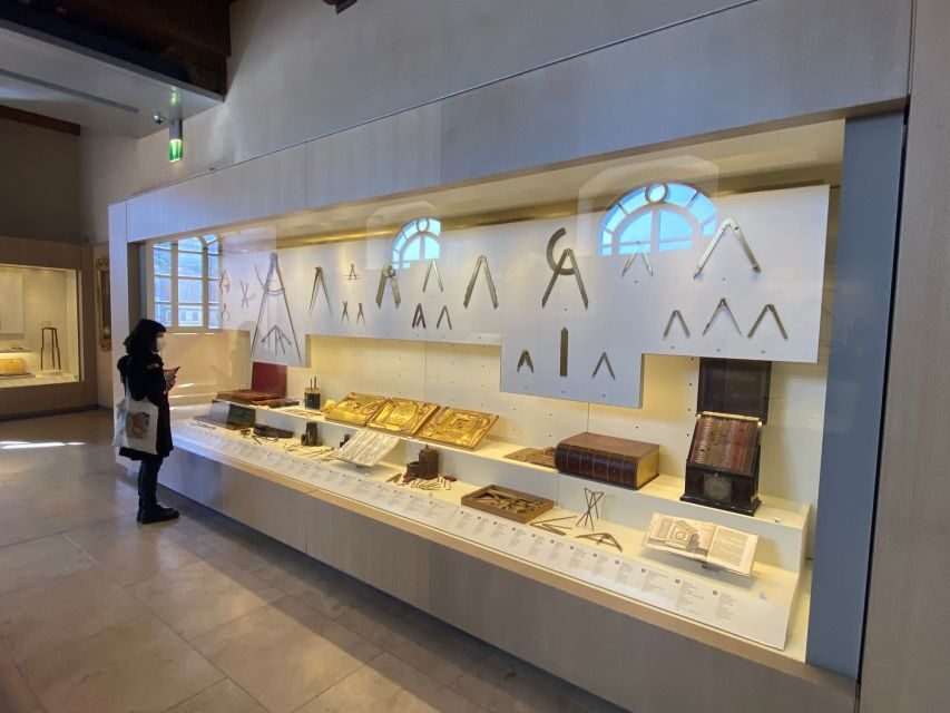 Florence: Private Astronomical Tour of the Museo Galileo - Optics and even electrostatics: why the tour stays fun (especially for families)