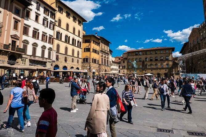 Florence : Private Custom Walking Tour with a Local Guide - Getting Your Bearings Around the Duomo Area