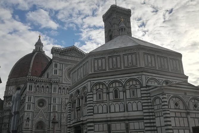 Florence: Private walking guided tour - From old power to modern views: finishing near Ponte Vecchio