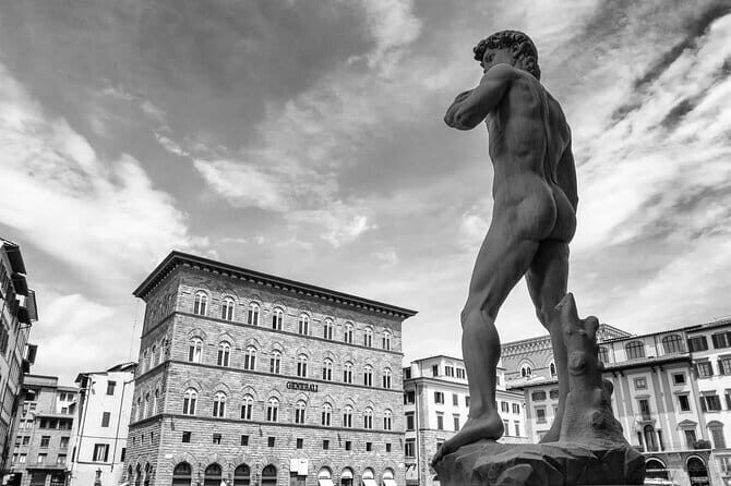 Florence: Private walking guided tour - San Lorenzo and the Medici roots: where the power began