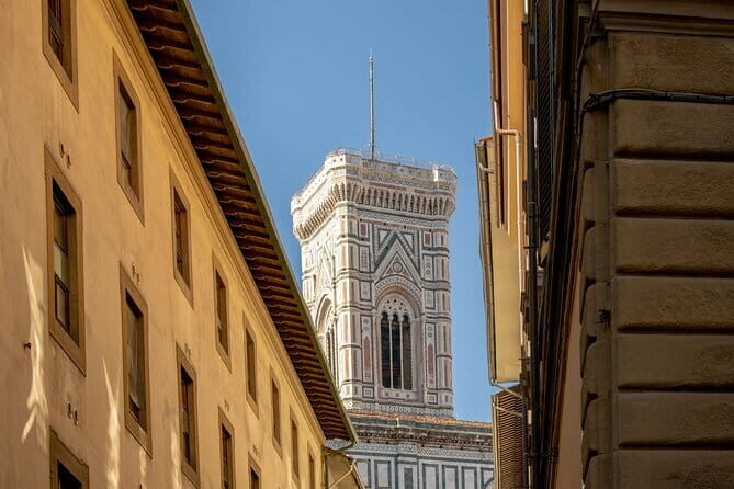 Florence Renaissance walking tour - First sights: Ponte Vecchio vibes and the Medici world around you