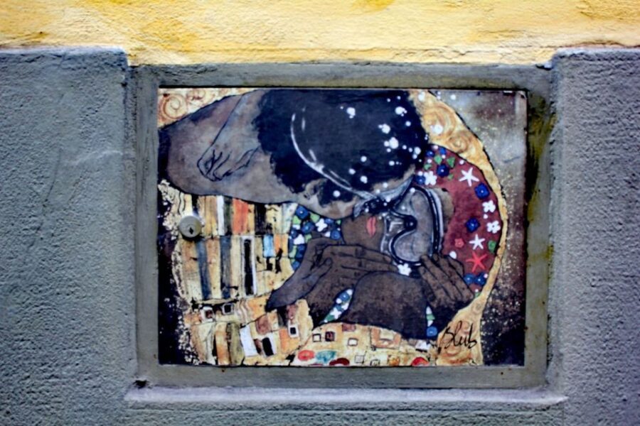 Florence: Street Art Tour - Piazza della Signoria: old Florentine power, new voices on the walls