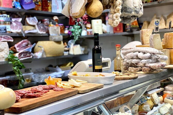 Florence: Street Food Tour and Sightseeing with Local Expert Guide in 2.5 hours - Guide Energy Makes the Difference: Anna, Valeria, Marilisa, and Dilara