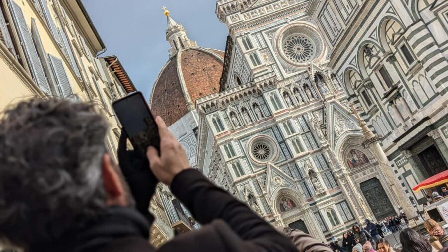 Florence Street Food Tour: Central Market & Duomo Area - Pacing, group feel, and what to wear for 2.5 hours