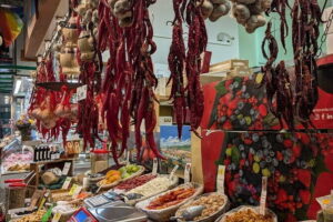 Florence Street Food Walking Tour with wine in Duomo Area - Where the walk starts: Piazza Madonna degli Aldobrandini