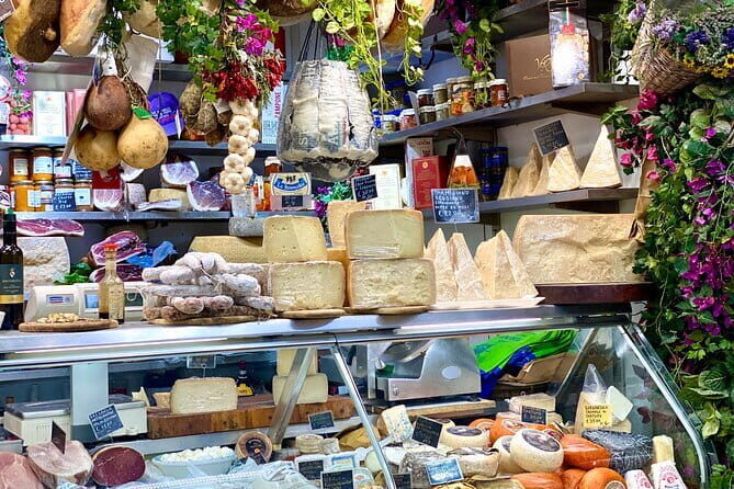 Florence Street Food Walking Tour with wine in Duomo Area - Ponte Vecchio finish: Arno views for the last photo