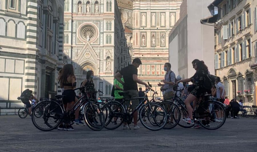 Florence: Sunset Bike Tour - The Arno River banks: where the route turns scenic