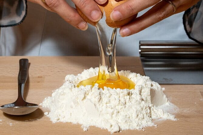 Florence: Tiramisu & Pasta Cooking Class with Unlimited Wine - Where the class happens: La Carbonata in central Florence
