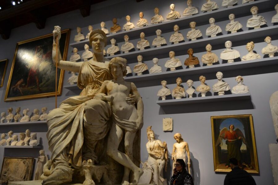 Florence: Tour of Michelangelo's David with Priority Access - Your 1-hour highlights route inside the Accademia Gallery