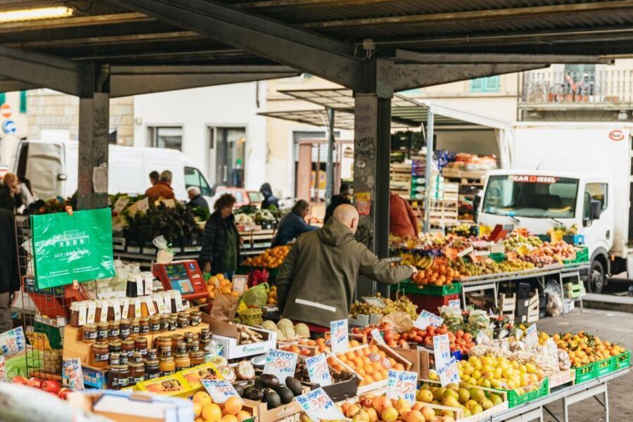 Florence: Tuscan Food and Wine Guided Walking Tour - Wine tasting on the walk: how it connects to what you’re eating