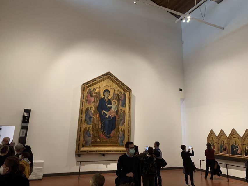 Florence: Uffizi Gallery Guided Tour w/ Skip-the-Line Entry - The Uffizi building and the Medici thread