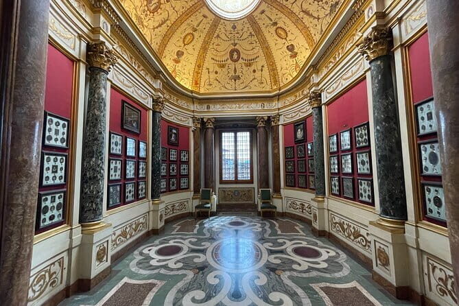 Florence: Uffizi Gallery Small Group Tour with Skip-the-Line - What 1.5 Hours Inside Feels Like for a Small Group (Max 8)