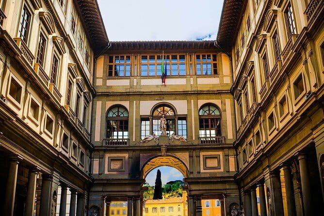 Florence: Uffizi Skip-the-Line Entry & Guided Tour - How the building itself becomes part of the experience