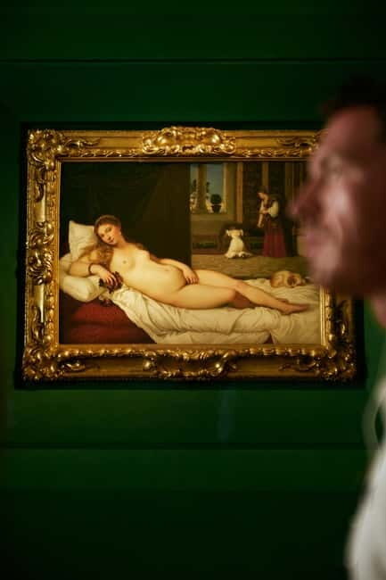 Florence: Uffizi Tour with an Art Expert Guide - Crowd management and pacing: how the guide keeps the group together
