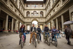 Florence: Untold Bike tour with Roberto - Meeting at Via della Pergola and Getting Ready to Ride
