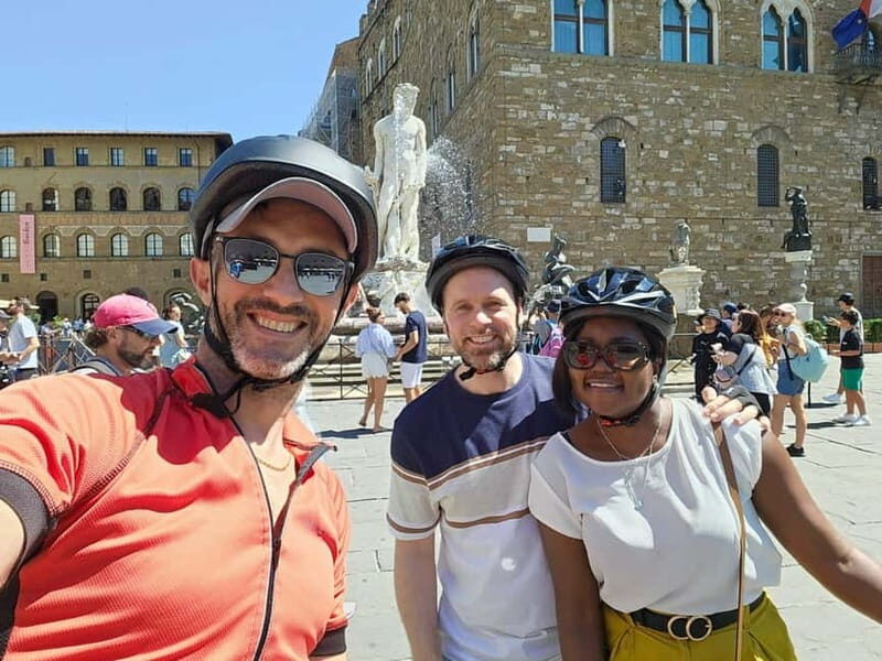 Florence: Untold Bike tour with Roberto - Via delle Belle Donne: A Quick Photo Moment That Changes How You See the Streets