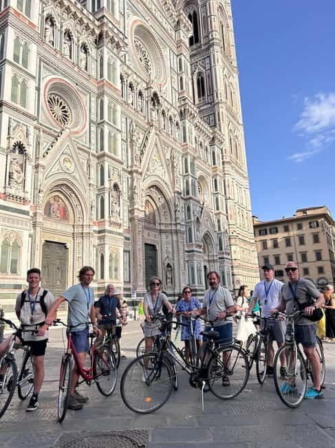 Florence: Untold Bike tour with Roberto - Piazza della Signoria: Wine Pause and a Hands-On Workshop Moment