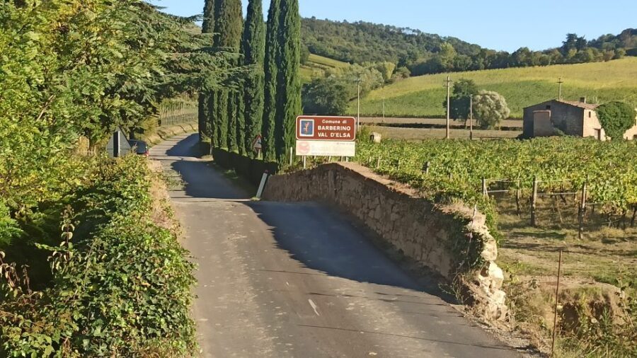 Florence: Volterra & San Gimignano Wine Tour with Lunch - The Chianti countryside drive and your quick photo-stop mindset