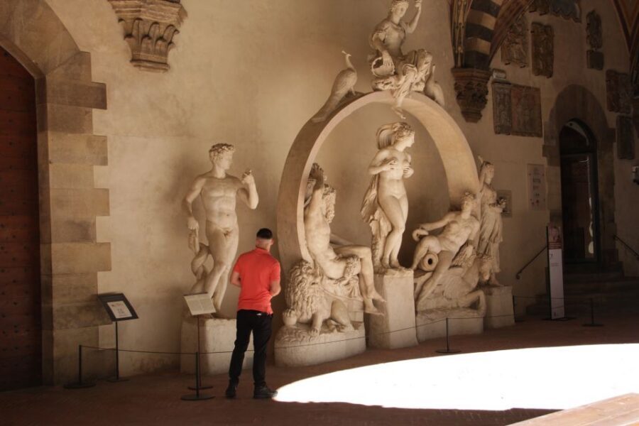 Florence: Walking Tour and Bargello Museum - Timing, meeting point, and how to avoid the first-day stress