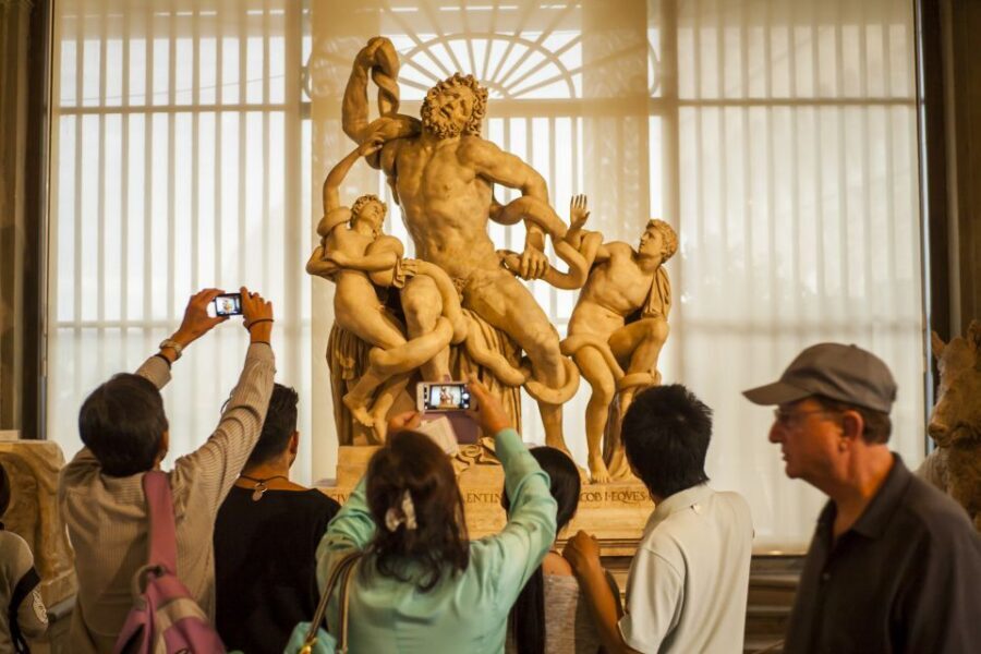 Florence: Walking Tour with Skip-the-Line Accademia & Uffizi - How skip-the-line really feels in practice