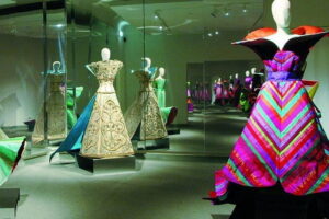 Florentine Fashion Private Tour - Meeting in Piazza di Santa Trinita and setting the pace