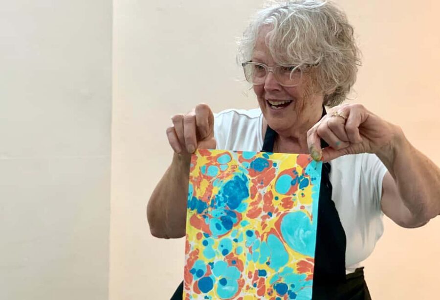 Florentine Paper Marbling Artisan Experience - Live demo: watching the pattern happen, step by step
