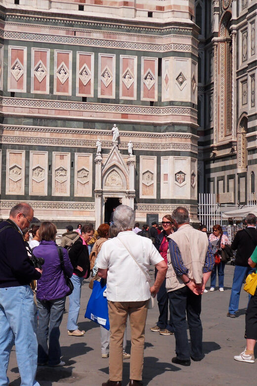 Florenz: most important Moments in 3 hours - San Lorenzo: Medici Graves and the Leather Craft Market Mood