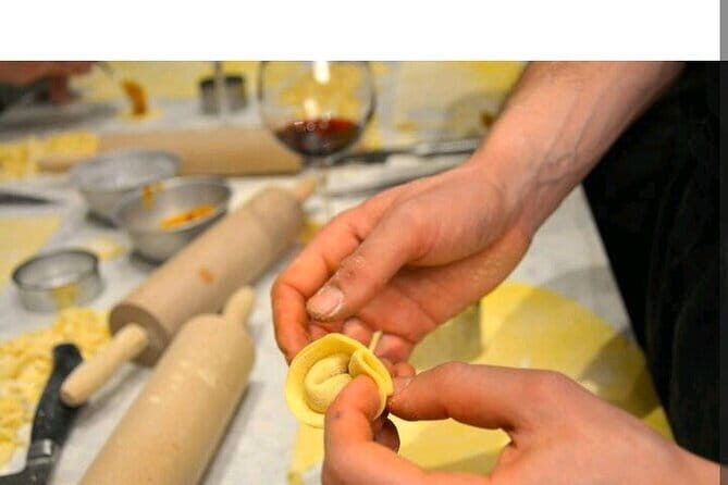Fresh Pasta in a Michelin Kitchen: The Secrets of Taste - Meeting at Via dei Serragli and getting the flow right