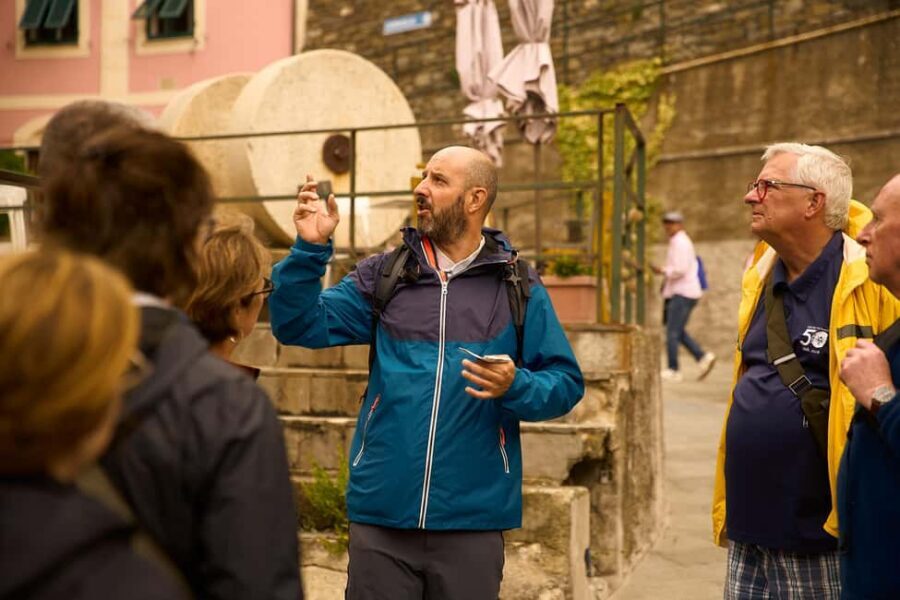 From Florence: Cinque Terre Day Trip with Local Guide - The Mercedes van with Wi‑Fi: small comfort, big payoff