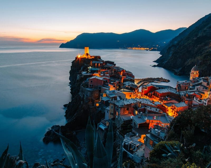 From Florence: Cinque Terre guided tour with Lucca - Vernazza: the natural port plus real time to enjoy it