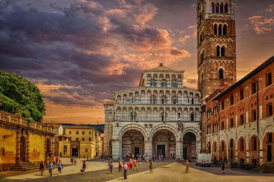From Florence: Cinque Terre guided tour with Lucca - Lucca on foot: a different Tuscany pace