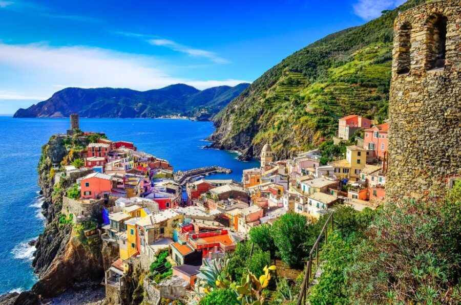 From Florence: Cinque Terre & Pisa Leaning Tower Day Tour - Riomaggiore First: Sea Views, Shops, and a Simple Wander