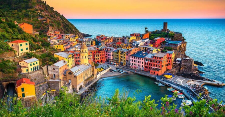 From Florence: Cinque Terre & Pisa Leaning Tower Day Tour - Manarola: Calm Vibes and Grape-Vine Surroundings