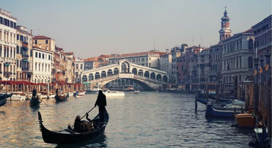 From Florence: Explore Venice in a Full Day Tour by Train - Rialto Bridge: the crowd magnet, done with a plan