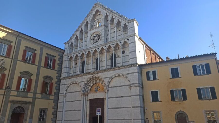From Florence: Pisa/Chianti Half Day Tour with Wine Tasting - Inside a typical Tuscan wine farm: vineyard walk and cellar time