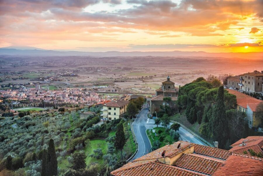 From Florence: Private Day Trip to Assisi and Cortona - Cortona’s hilltop magic: Etruscan walls and medieval lanes