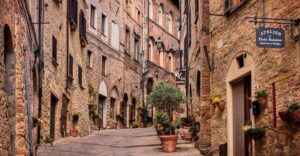 From Florence: PRIVATE Tour of San Gimignano and Volterra - San Gimignano: towers, Piazza Duomo, and Piazza della Cisterna