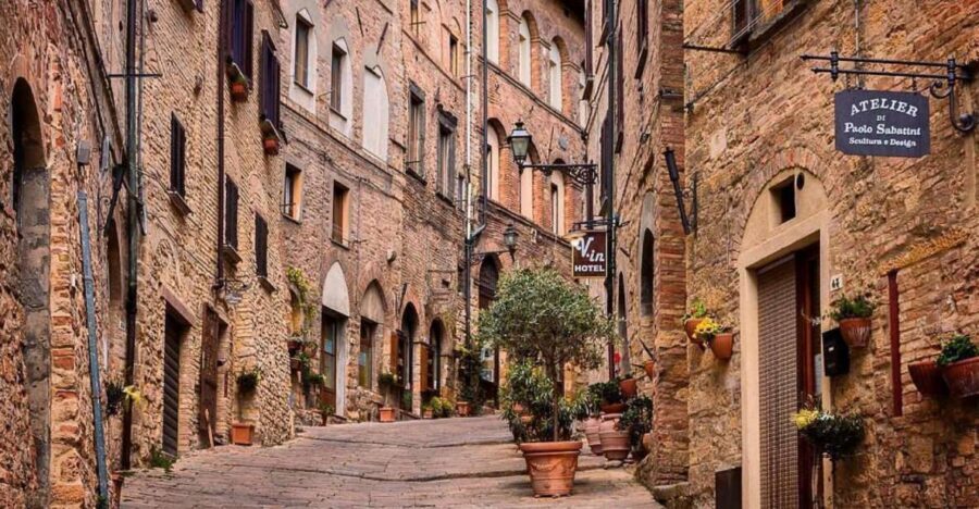 From Florence: PRIVATE Tour of San Gimignano and Volterra - San Gimignano: towers, Piazza Duomo, and Piazza della Cisterna