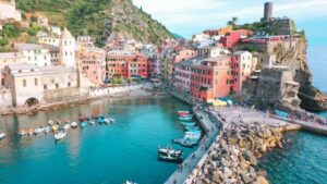 From Florence: Seaside Beauty Day Trip to Cinque Terre - Getting From Florence to La Spezia: The Coach and Train Plan