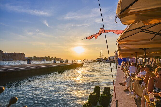 From Florence to Venice: A Day Trip to the Floating City - Glass-blowing demonstration in Venice: mesmerizing craft, with a sales edge